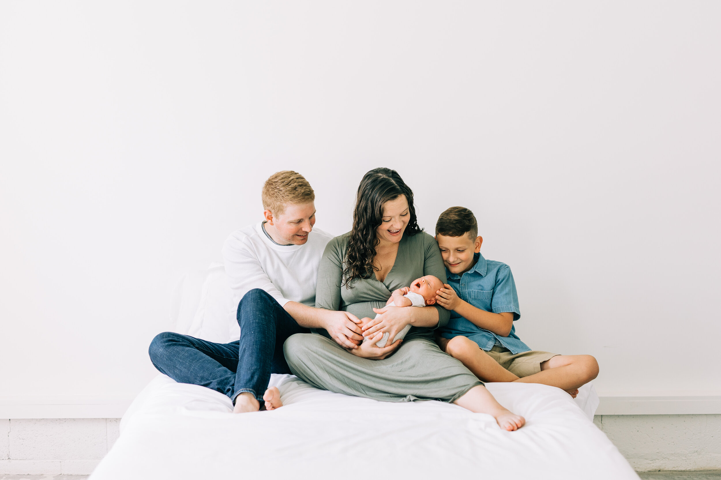 modern and minimal newborn family photos